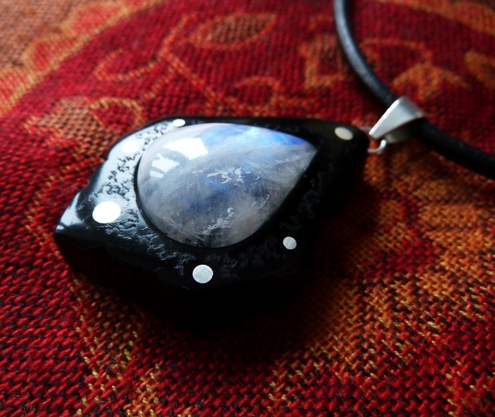 NECKLACE NH-143 EBONY - TEAR of LABRADORITE from Mexico